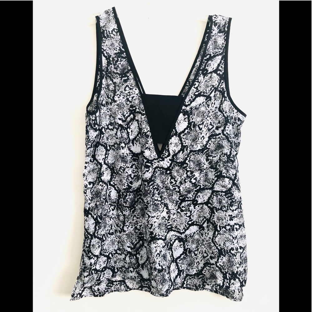 Express Womens Top Size Small Petite Snake Print Black and White Tank Shirt